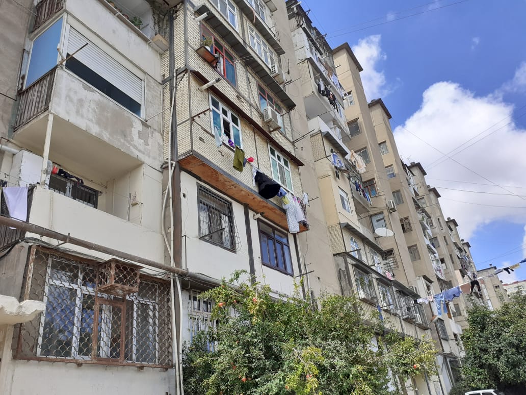 CC3703C6-6FF6-425A-B1C4-1A5F4BD456A3