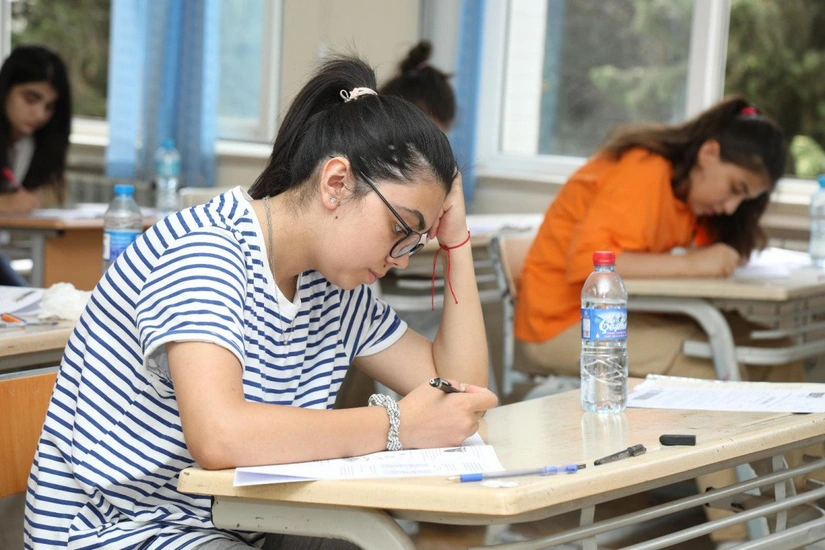 b7fa7d0a-ea54-303e-8dcb-32817d690948_825