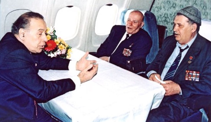 ziya-buniatov-heydar-aliyev-2
