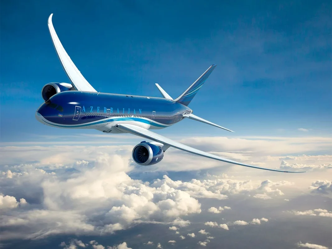 AZAL Baku Nakhchyvan flight Самолёт AZAL на перроне аэропорта