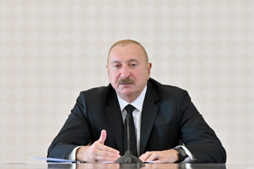 Ильхам Алиев на совещании по развитию промышленности Президент Азербайджана Ильхам Алиев на совещании по развитию горнодобывающей и металлургической промышленности