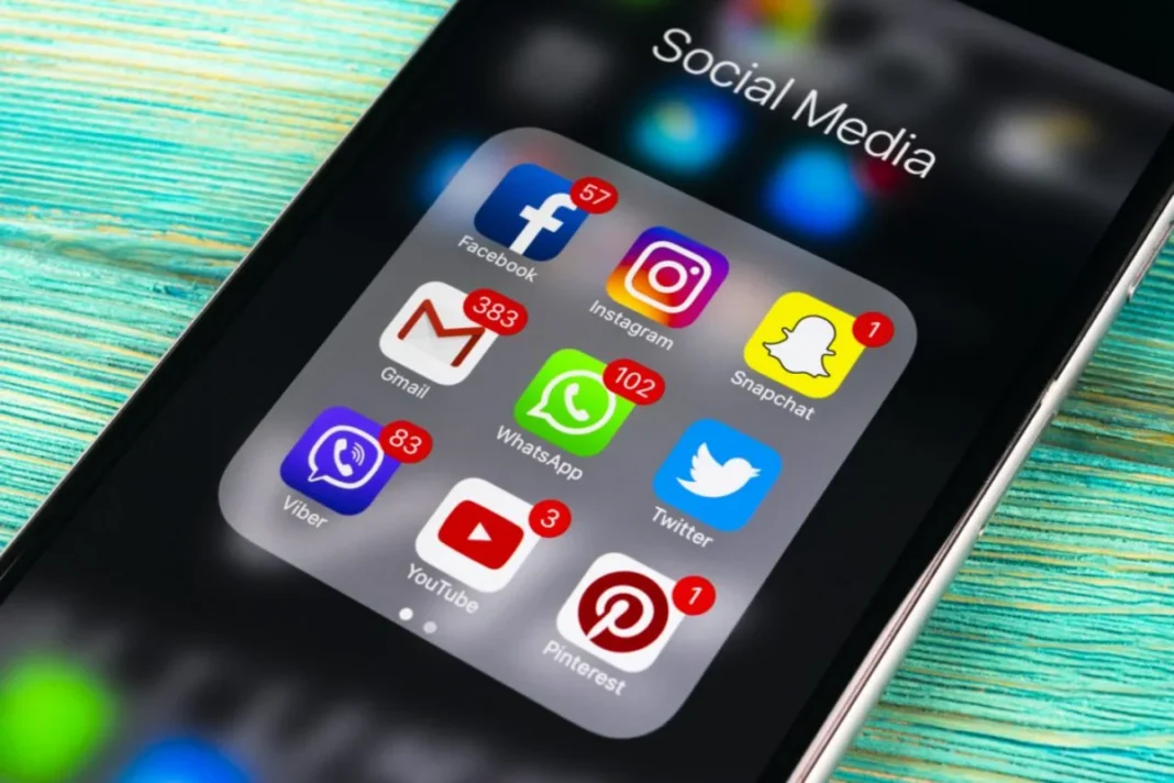 social-media-law Депутат Хикмет Мамедов выступает на заседании Милли Меджлиса Азербайджана
