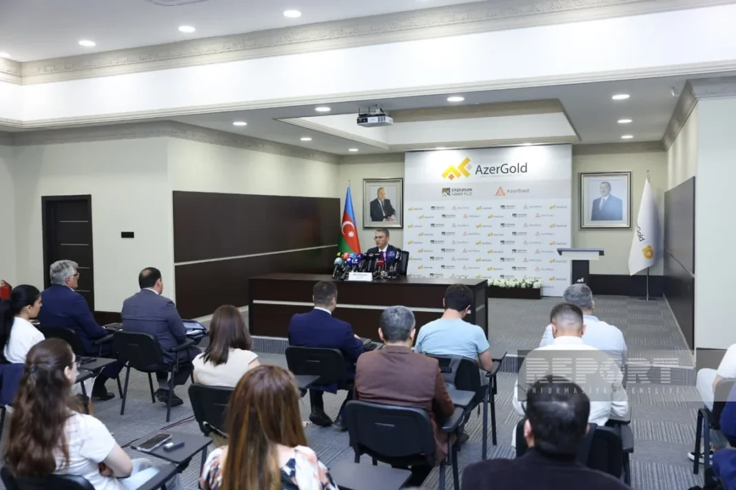 Председатель правления AzerGold Закир Ибрагимов на брифинге