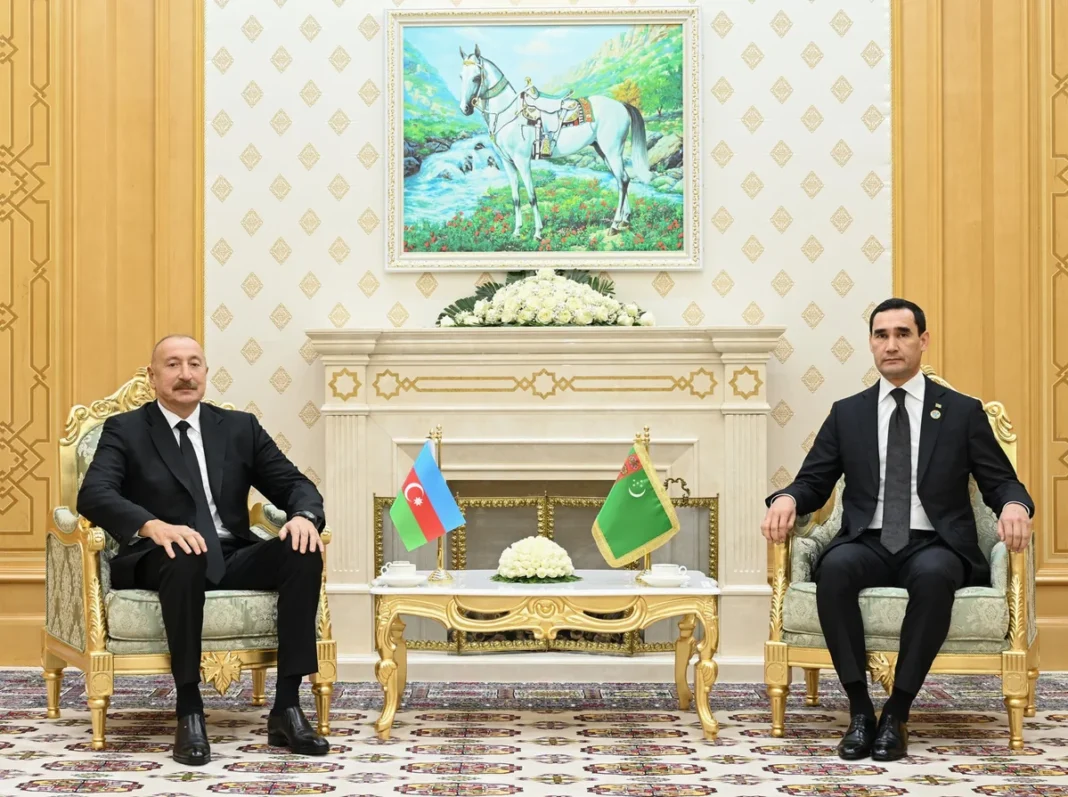 aliyev-berdimuhamedov-meeting Ильхам Алиев и Сердар Бердымухамедов на встрече в Туркменбаши