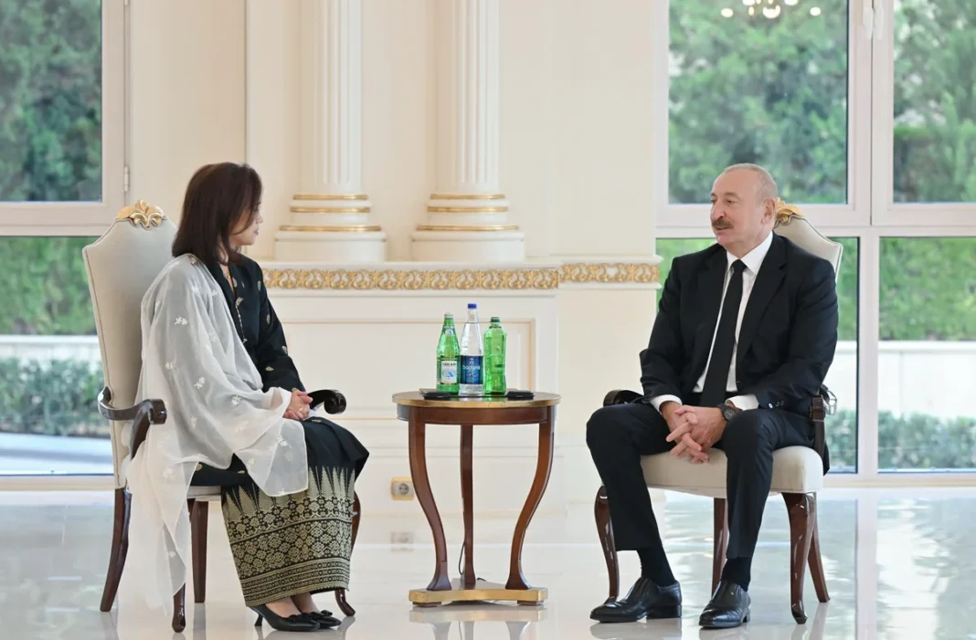 aliyev-malaysia-visas Президент Ильхам Алиев и посол Малайзии Азнифа Иснария бинт Абдул Гани