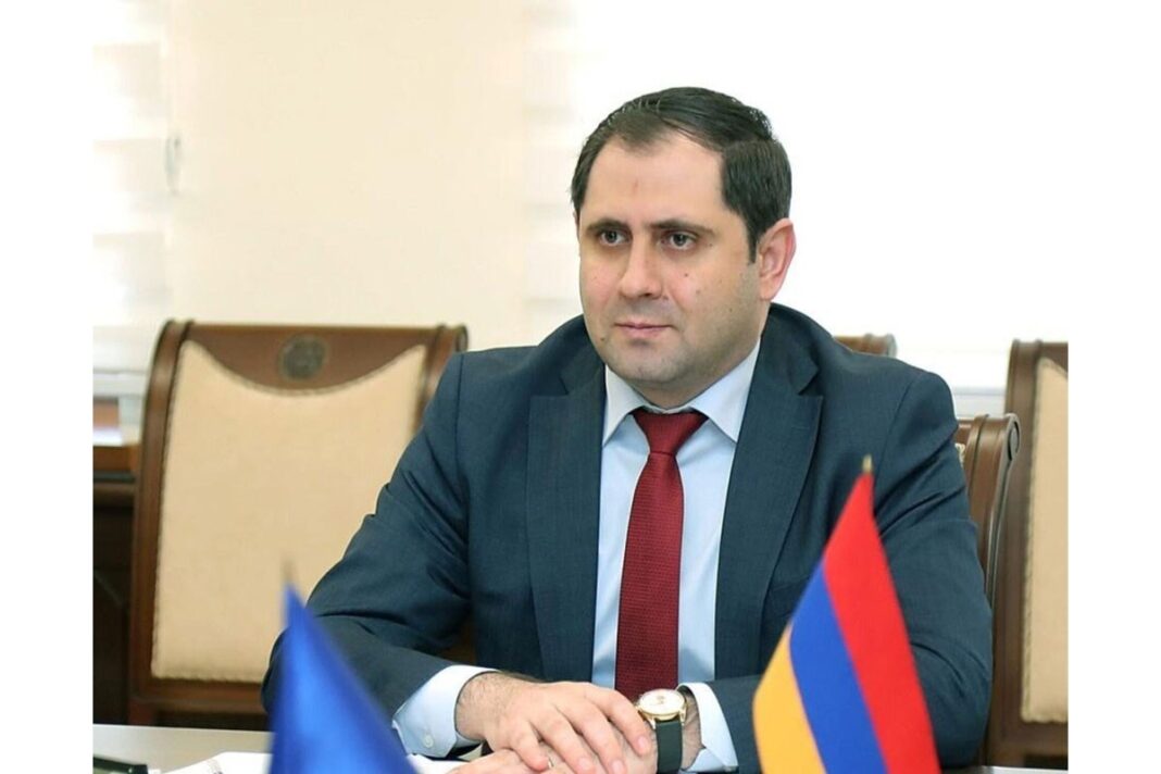 Министр обороны Армении Сурен Папикян