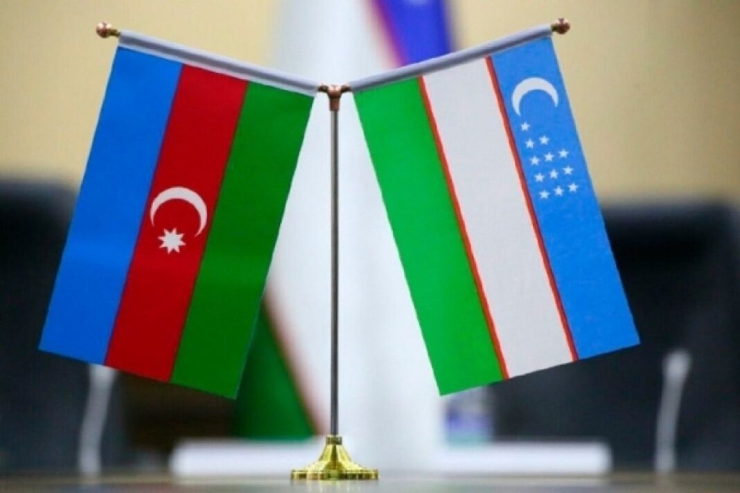 Флаги Азербайджана и Узбекистана