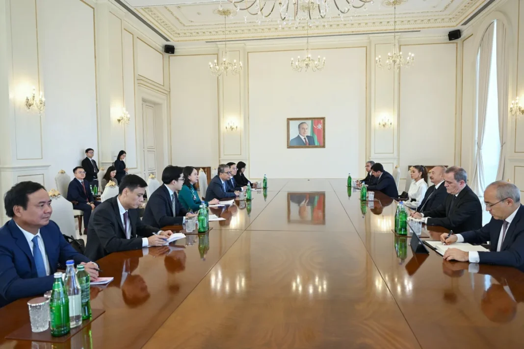 azerbaijan-vietnam-talks Ильхам Алиев, Мехрибан Алиева и вице-президент Вьетнама Во Тхи Ань Суан на встрече в Баку