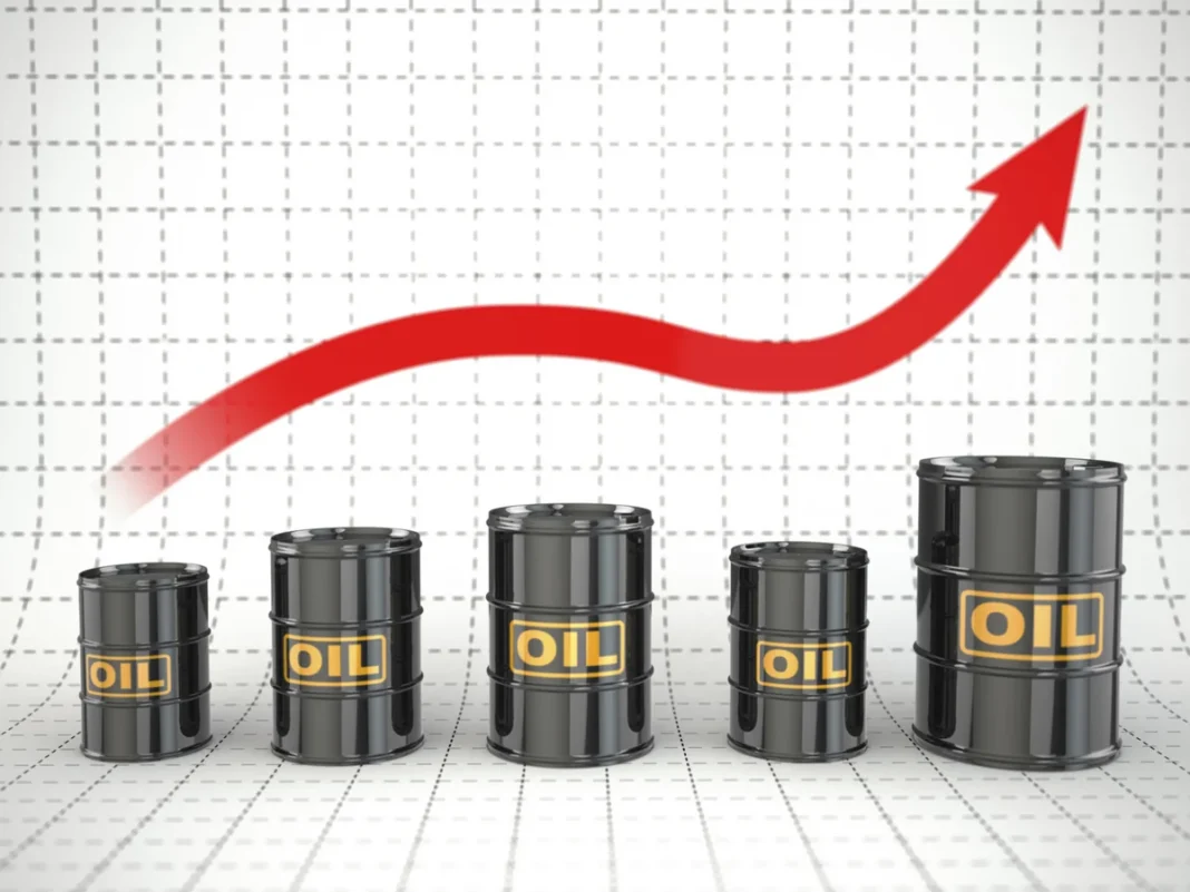 Нефтяной терминал и танкер с азербайджанской нефтью