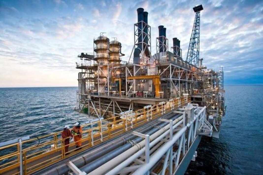 azeri-light-oil-price Нефтяная платформа на Каспии
