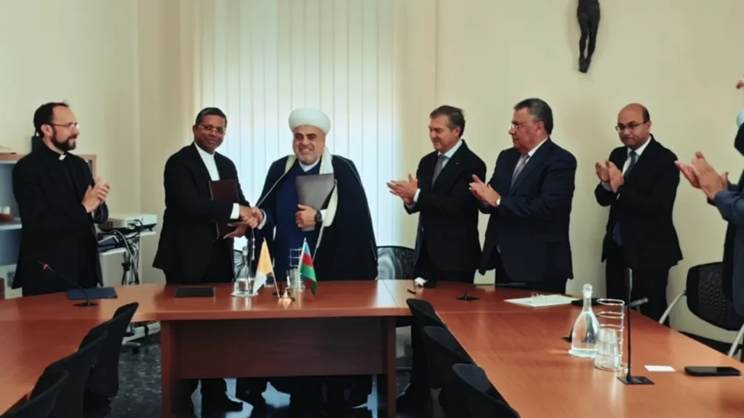 Аллахшукюр Пашазаде и кардинал Джордж Джейкоб Кувакад подписывают меморандум